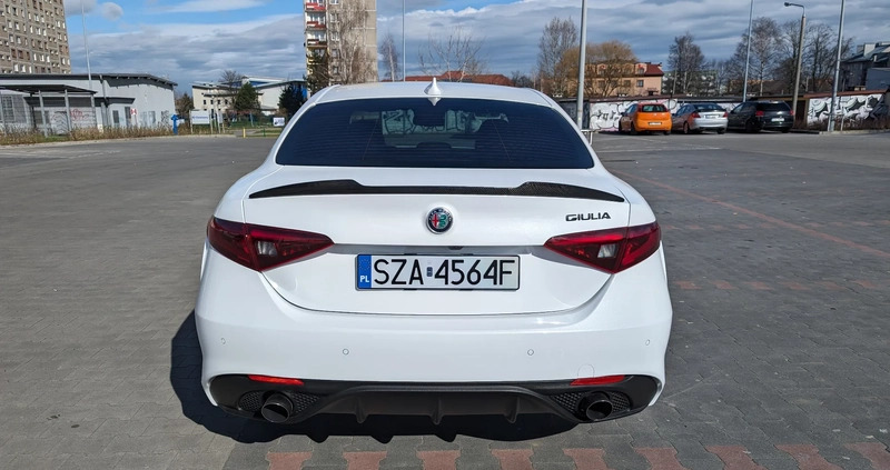 Alfa Romeo Giulia cena 133000 przebieg: 57000, rok produkcji 2019 z Zawiercie małe 407